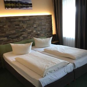 Zimmer mit Kingsize-Bett
